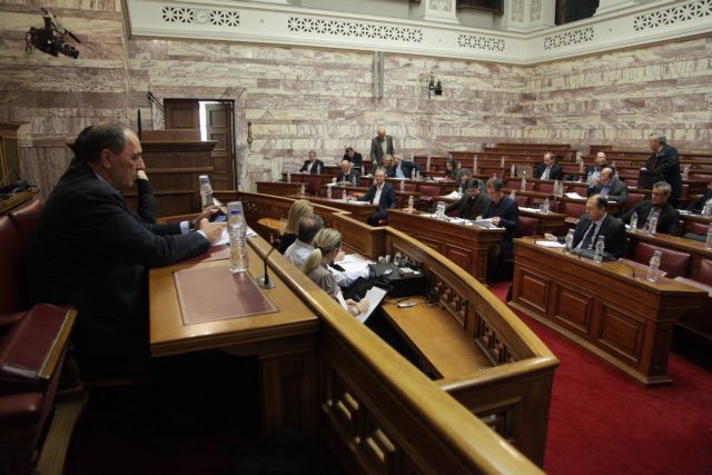 Βουλή: «Μπάχαλο» με το κατεπείγον των προαπαιτούμενων (live)