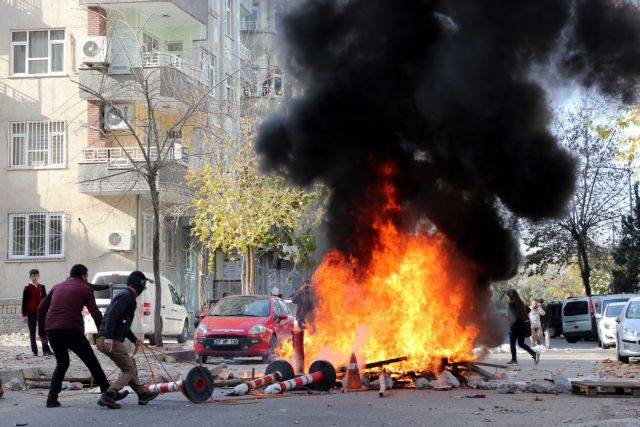 Νεκροί δύο διαδηλωτές σε συγκρούσεις με την αστυνομία στο Ντιγιάρμπακιρ