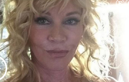 Mέλανι Γκρίφιθ: Σε όσους δείχνουν μίσος, εκείνη δείχνει το πρόσωπό της