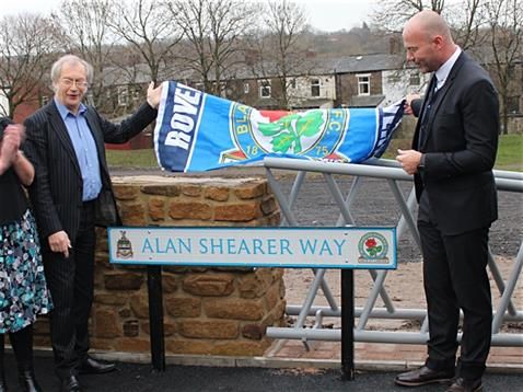 Η Μπλάκμπερν ονόμασε τον δρόμο έξω από το γήπεδο «Οδός Άλαν Σίρερ»