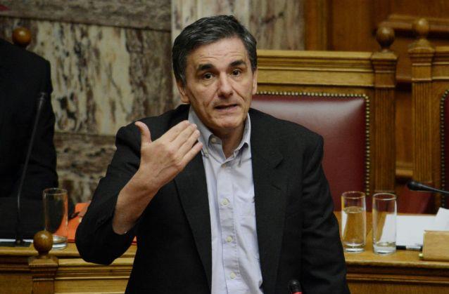 Ενδεχόμενο επώδυνων συμβιβασμών για τα κόκκινα δάνεια δείχνει ο Τσακαλώτος