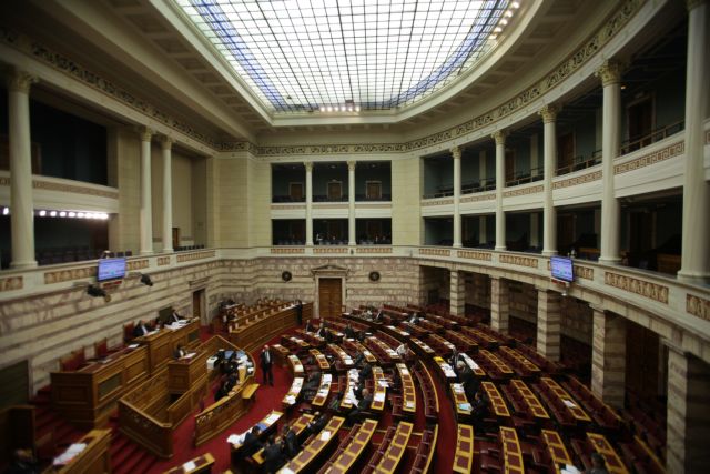 Με 153 «ναι» πέρασε το νομοσχέδιο με τα προαπαιτούμενα