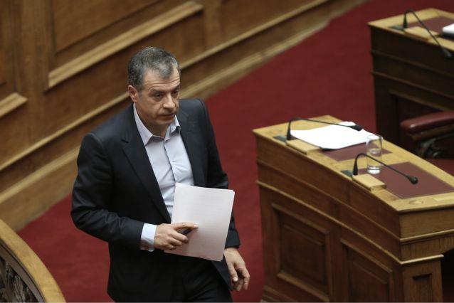 Θεοδωράκης: Κράτος και εκκλησία δεν έχουν θέση στις κρεβατοκάμαρες