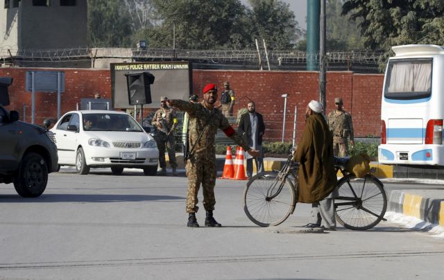 Πολύνεκρη επίθεση σε κυβερνητικό κτίριο στο βορειοδυτικό Πακιστάν