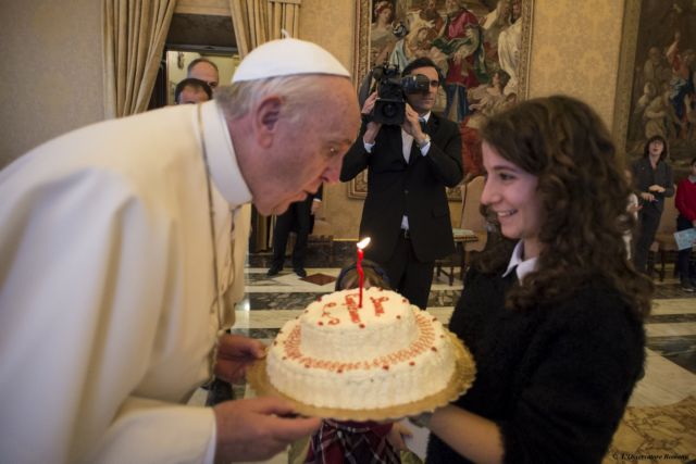 Χιλιάδες ευχές μέσω Διαδικτύου για τα 79α γενέθλια του Πάπα Φραγκίσκου