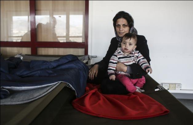 Σε θολό τοπίο η μεταφορά των μεταναστών στο γήπεδο του χόκεϊ