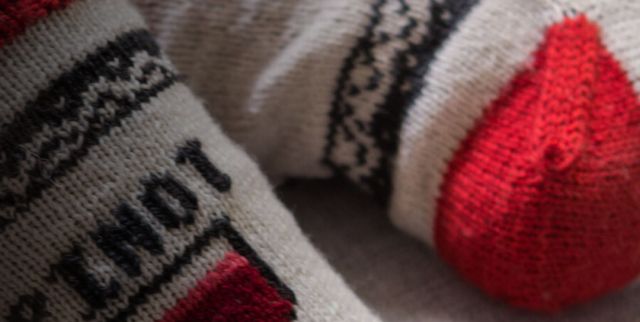 Κάλτσες που κάνουν pause στην αγαπημένη σου σειρά όταν σε παίρνει ο ύπνος;