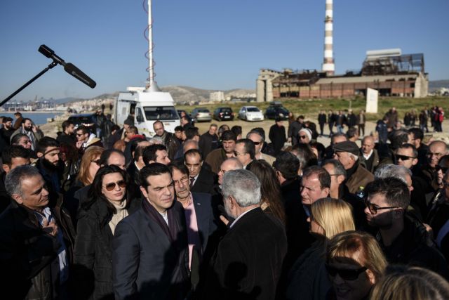 Τσίπρας προς αρχηγό ΛΣ: Έχετε σώσει χιλιάδες ζωές στο Αιγαίο