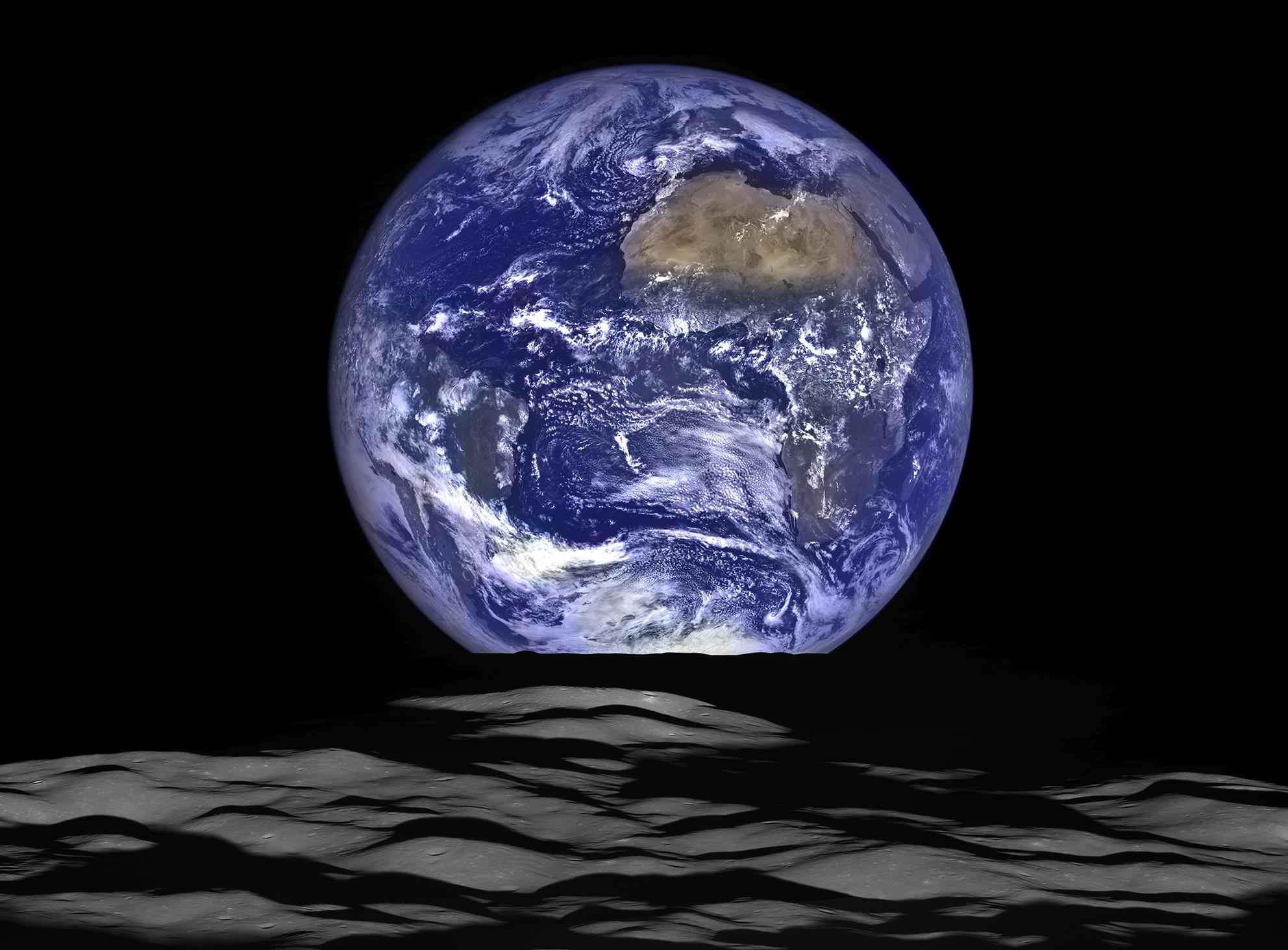 Η Γη ανατέλλει σε φαντασμαγορική εικόνα από τη Σελήνη