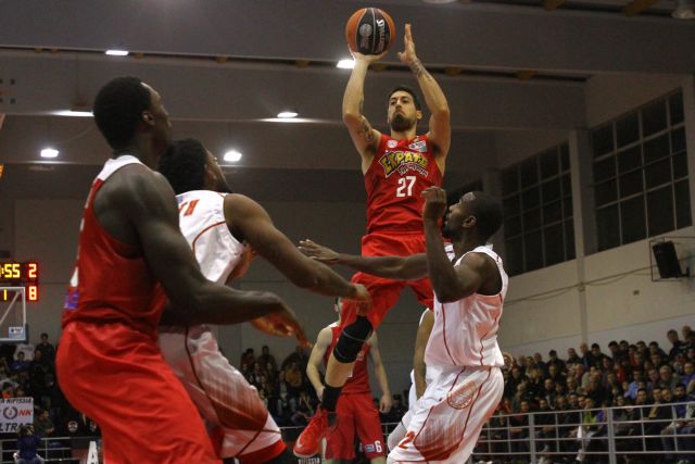 Ο Ολυμπιακός έφυγε νικητής με το… ζόρι από το «Ζηρίνειο»