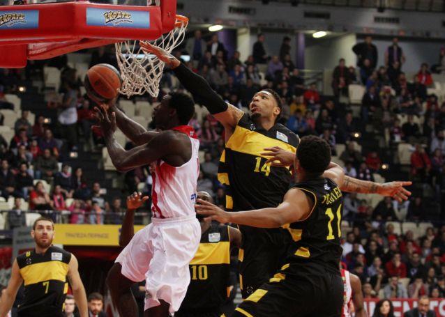 Ο Ολυμπιακός νίκησε δύσκολα τον Άρη στο ΣΕΦ