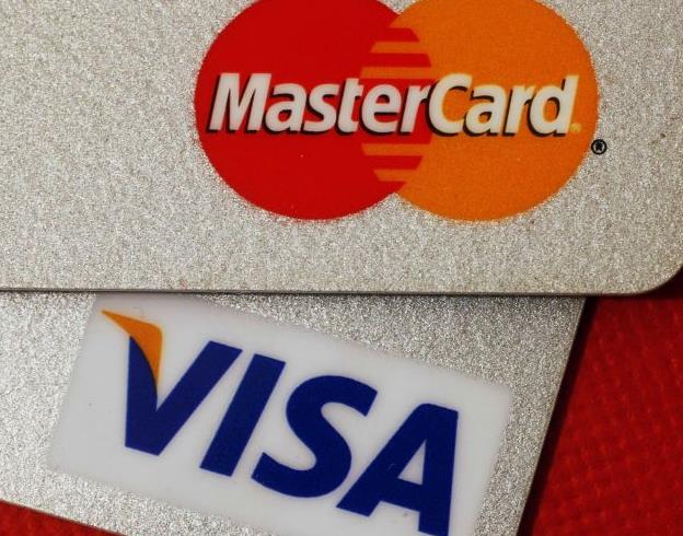 Κίνητρα για τη χρήση πλαστικού χρήματος εξετάζει το ΥΠΟΙΚ