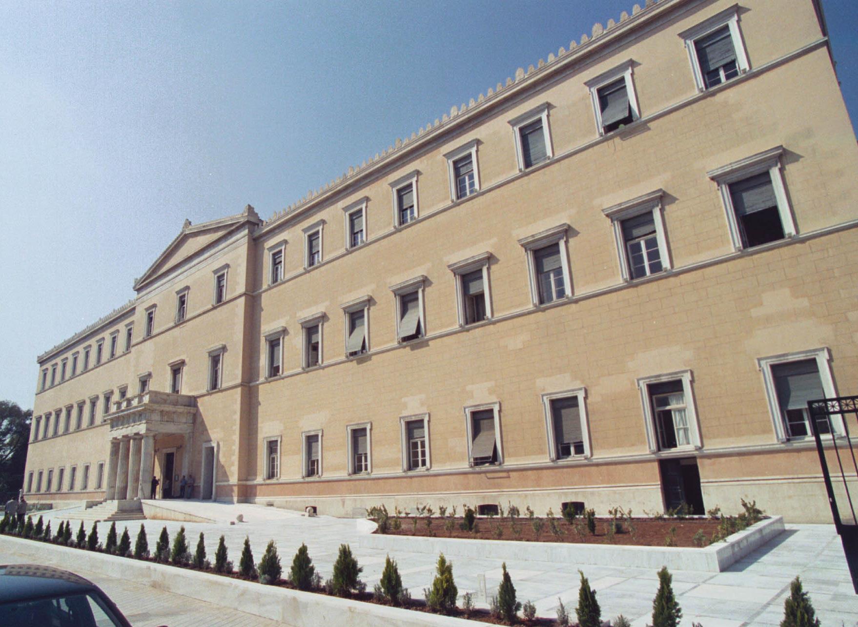 Τι λένε κυβέρνηση και Βουλή για τα αναδρομικά σε συνταξιούχους βουλευτές