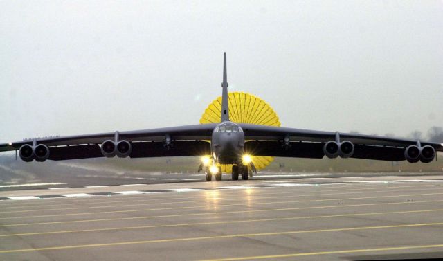 Σοβαρή πρόκληση για το Πεκίνο η υπερπτήση του B-52 στη Σινική Θάλασσα