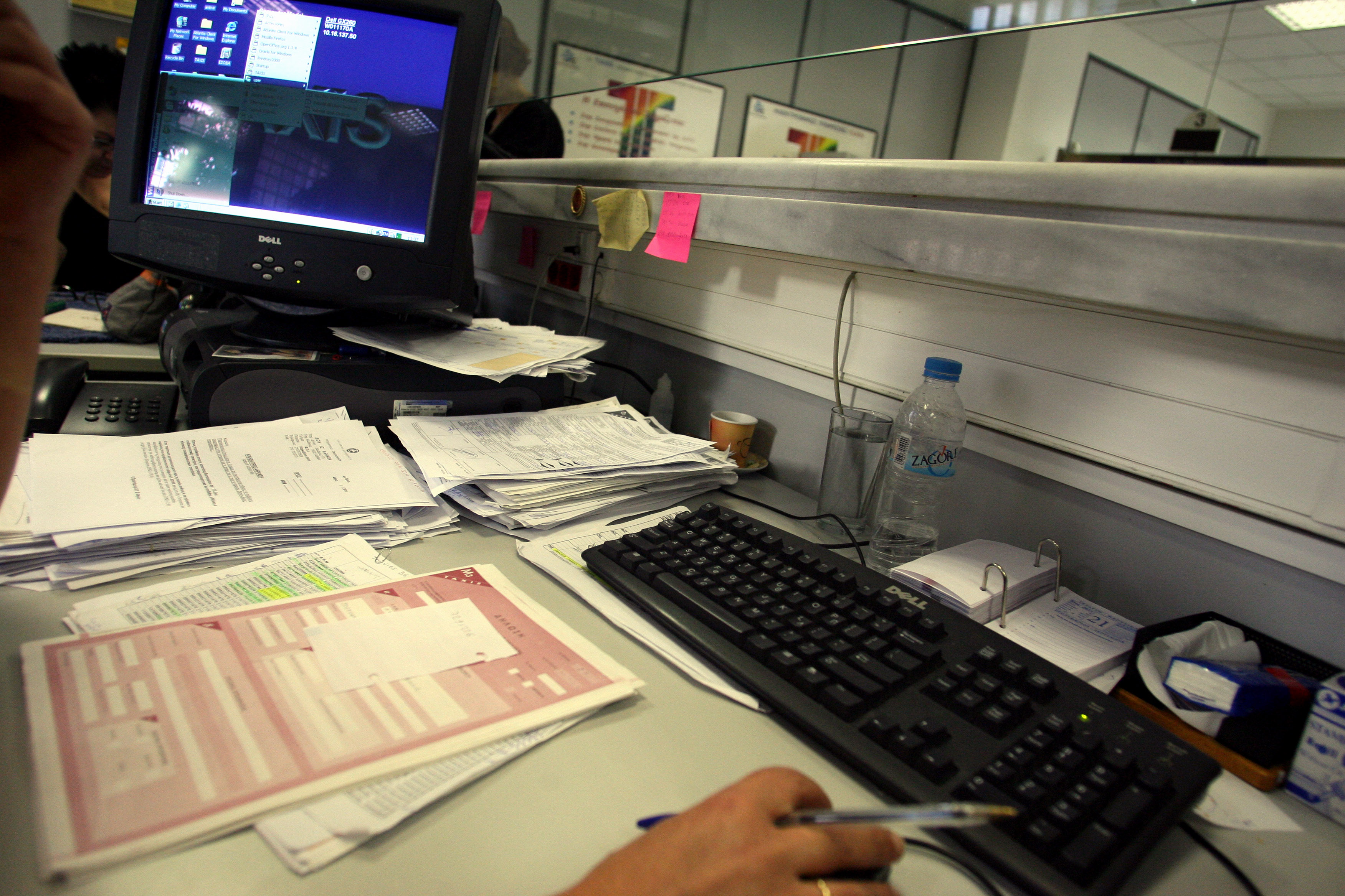 Αύξηση μισθού για 314.000 δημοσίους υπαλλήλους σε βάθος τετραετίας