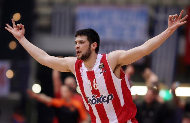 Παπανικολάου: «Περιμένω πως και πως να δω τον Βασίλη τον Γιώργο και τον Βαγγέλη»