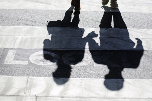 Τουρκία: Οι αρραβωνιασμένοι «απαγορεύεται» να κρατιούνται από το χέρι