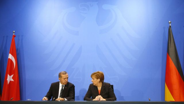 Με λύση στο Κυπριακό συνδέει η Μέρκελ τις ενταξιακές συνομιλίες με την Τουρκία