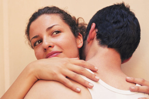 Όσο νωρίτερα ξεκινά η ερωτική ζωή τόσο πιθανότερα τα ΣΜΝ