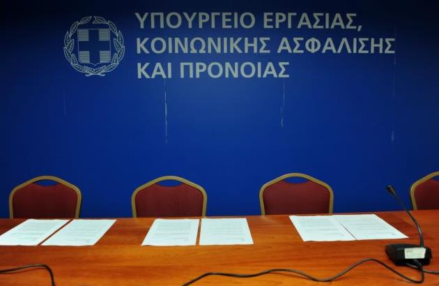 «Δεν θα νομοθετήσουμε το lock out» απαντά το υπουργείο Εργασίας στο ΚΚΕ