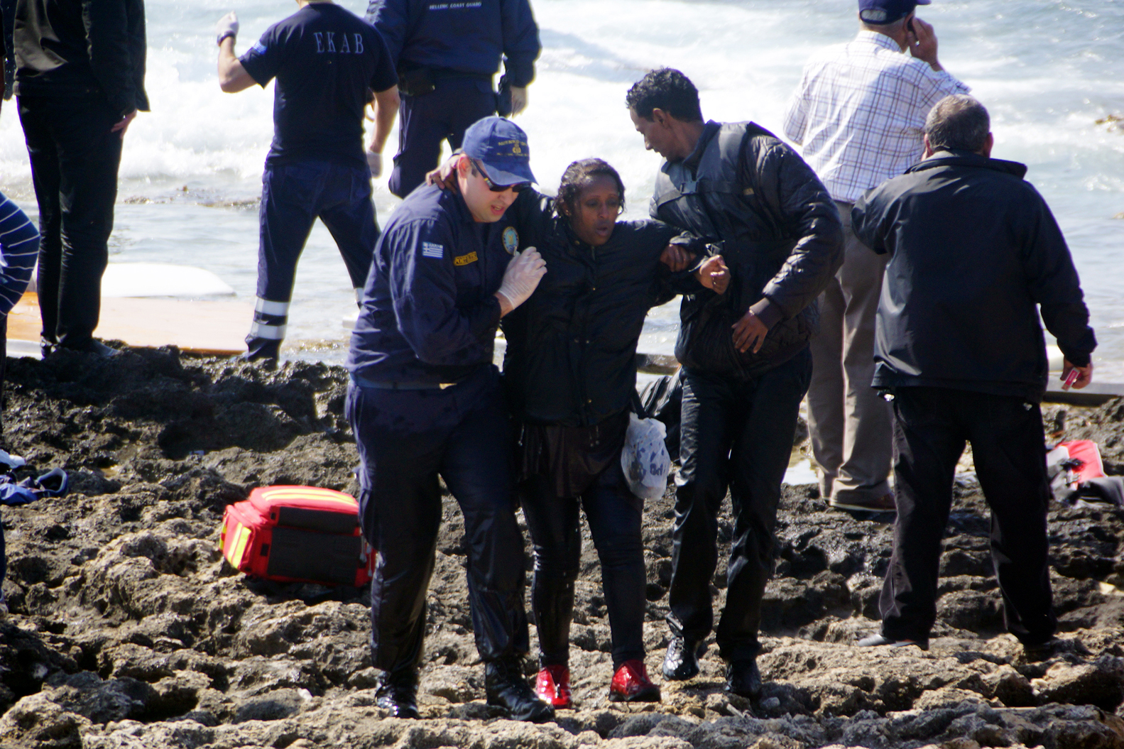 Αλλες πέντε συλλήψεις εθελοντών ΜΚΟ σε ελληνικά νησιά