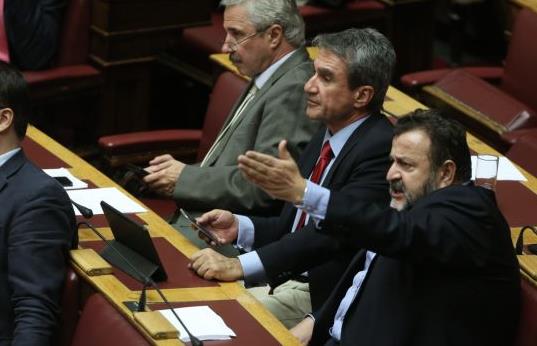 Βουλή: Επεισόδιο μεταξύ Κεγκέρογλου – Φάμελλου