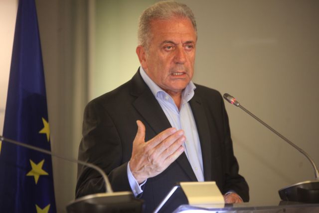 Αβραμόπουλος: Η Κομισιόν αντίθετη στα περί αποπομπής από τη Σένγκεν