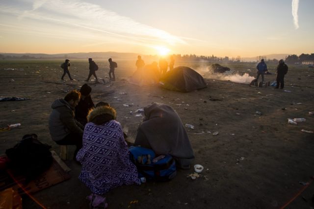 Περίπου 800 πρόσφυγες εγκλωβισμένοι στην Ειδομένη