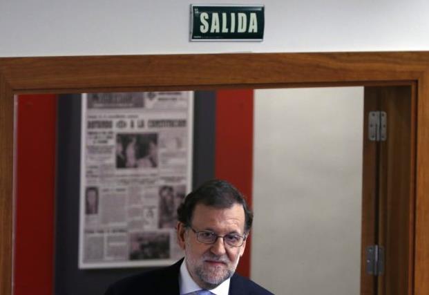 Ισπανία: Ο Ραχόι ξεκινά πάλι τις επαφές για να σχηματίσει κυβέρνηση
