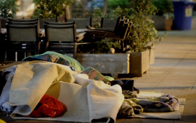 Οι θερμαινόμενοι χώροι για αστέγους στην Περιφέρεια Αττικής