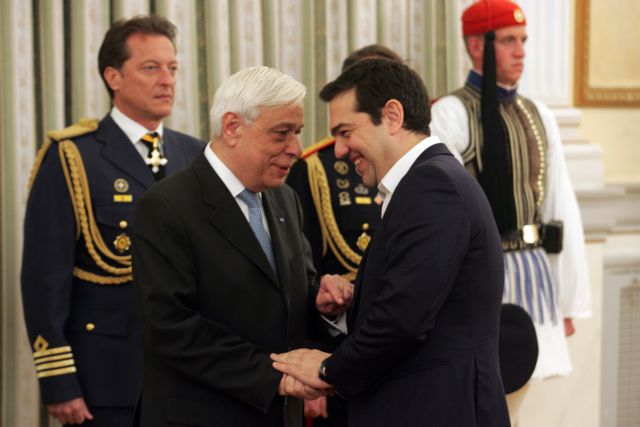 Παυλόπουλος προς Τσίπρα: Και του χρόνου με γραβάτα