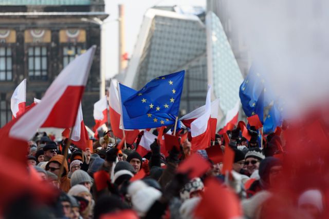 Η Πολωνία στο στόχαστρο της Κομισιόν για «ροπή» προς συγκεντρωτισμό