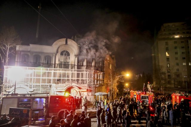 Έφοδος διαδηλωτών στη σαουδαραβική πρεσβεία στο Ιράν