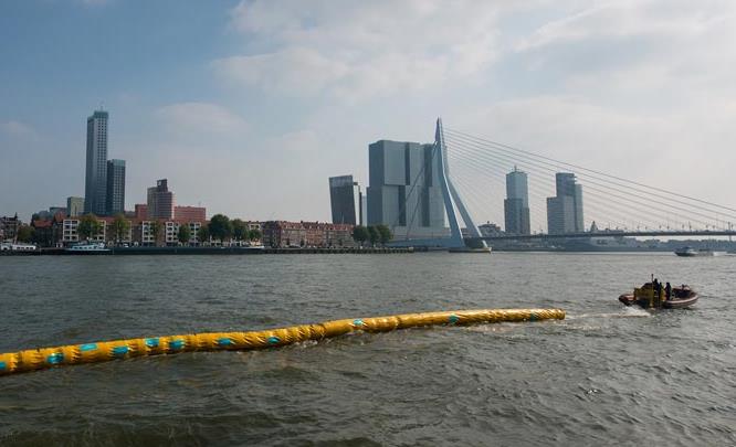 Πλωτό φράγμα ίσως καθαρίσει τη «Μεγάλη Σκουπιδόμαζα του Ειρηνικού»