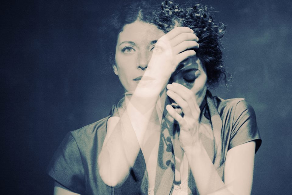 «Pulsar»: Η απόπειρα μιας γυναίκας να βάλει τάξη στο χάος