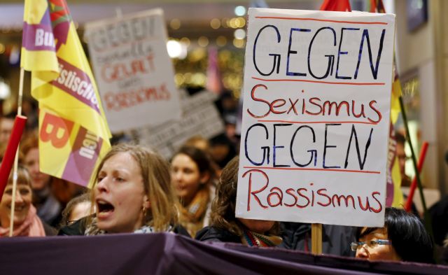 Αηδιασμένη η Μέρκελ από τις επιθέσεις κατά γυναικών στην Κολωνία