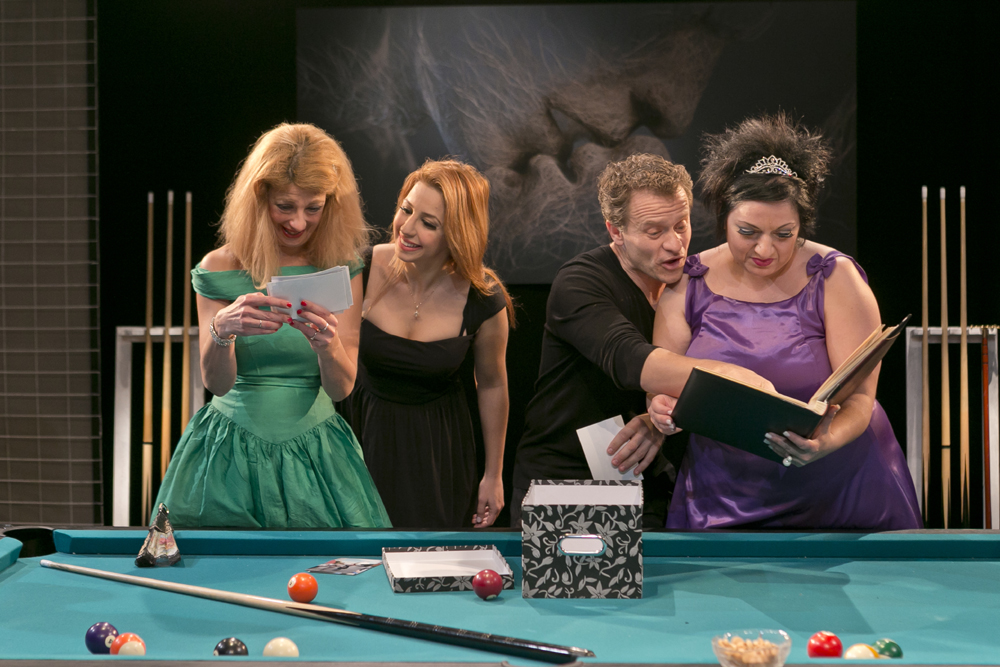 «Ανύπαρκτοι φίλοι»: βγάζοντας γλώσσα στη σοβαροφάνεια