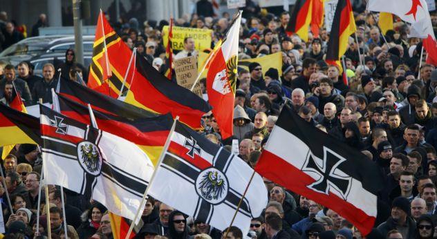 Όλοι εναντίον όλων για την Κολωνία, ενώ τρίζει η πολιτική για το προσφυγικό