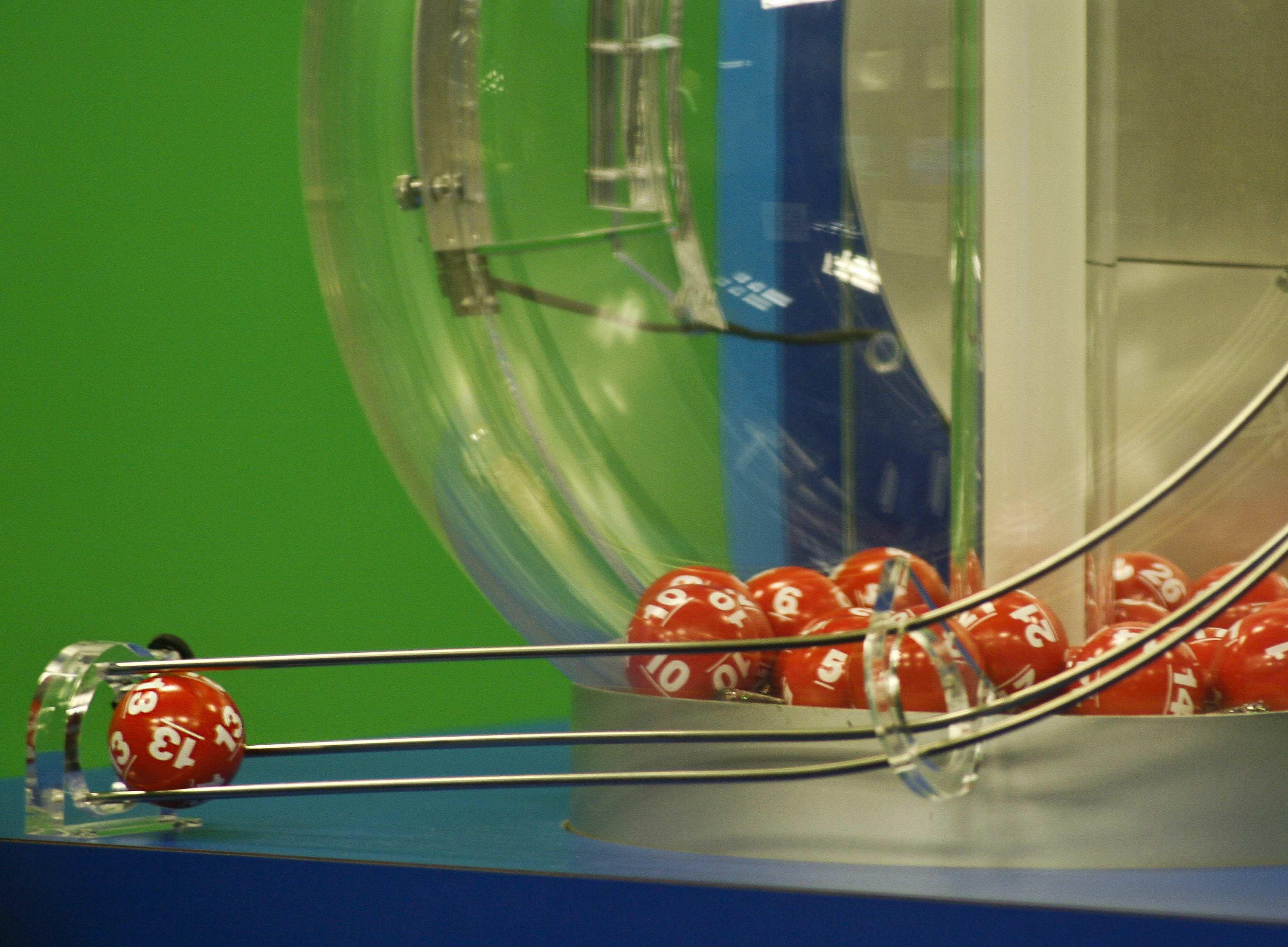 Φρενίτιδα στις ΗΠΑ για το τζάκποτ-ρεκόρ των 1,3 δισ. δολαρίων στη λοταρία