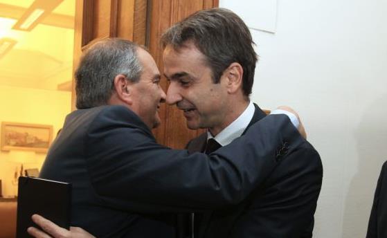Eγκάρδιο κλίμα στις επαφές Μητσοτάκη με Καραμανλή και Σαμαρά