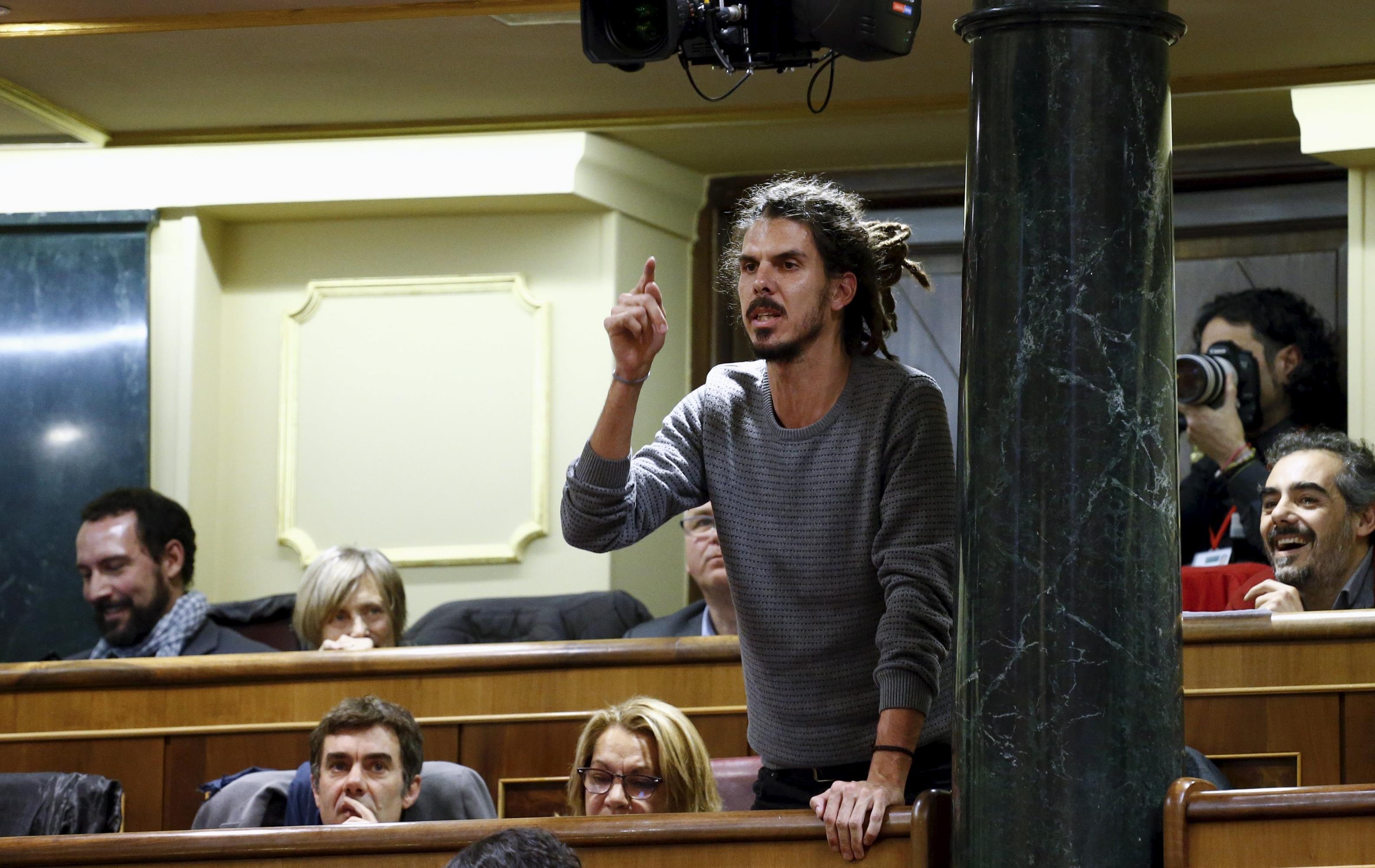 Μαλλί ράστα, τζην και θηλασμός στη νέα ισπανική Βουλή