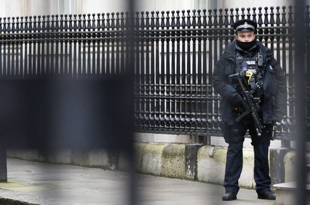 Βρετανία: Ορθογραφικό λάθος οδηγεί δεκάχρονο μουσουλμάνο στο τμήμα