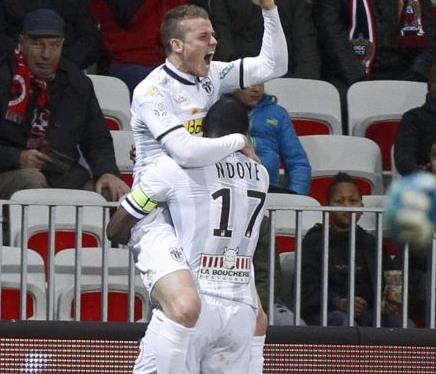 Η Ανζέ νίκησε τη Μονακό και… κουνάει «σεντόνι»