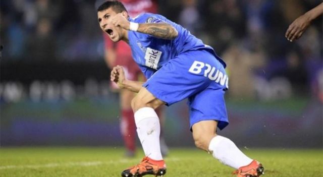 Αποθέωση με συρτάκι στην Cristal Arena για τον Καρέλη