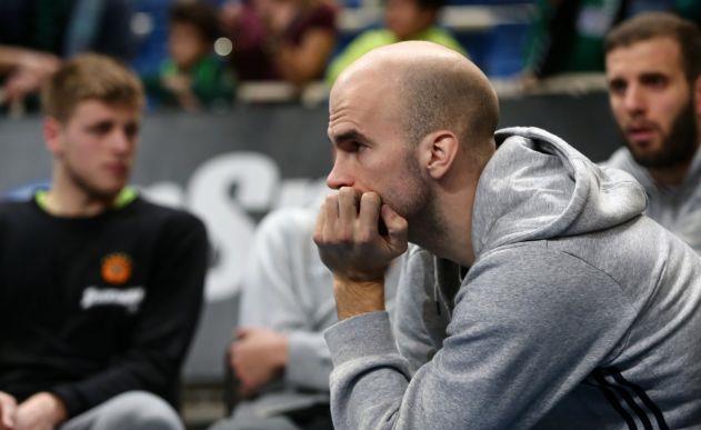 Κάκωση στον αντίχειρα ο Καλάθης, παίζει στο ντέρμπι