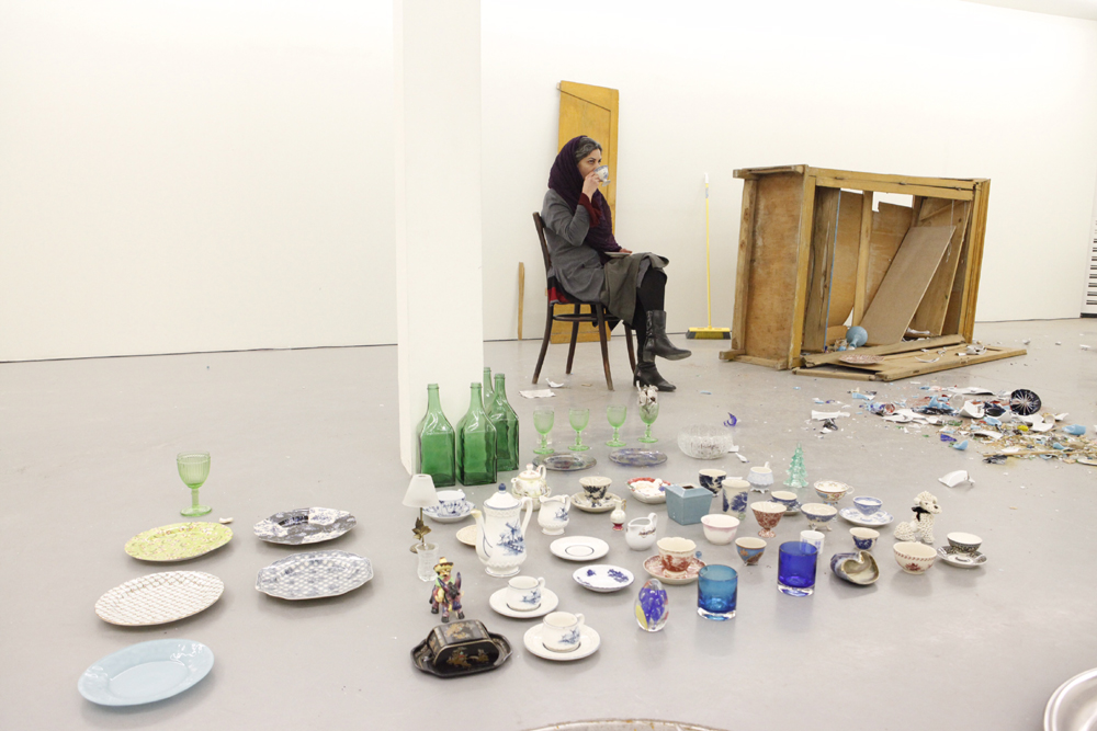 Δύο Ιρανές εικαστικοί δημιουργούν επί τόπου