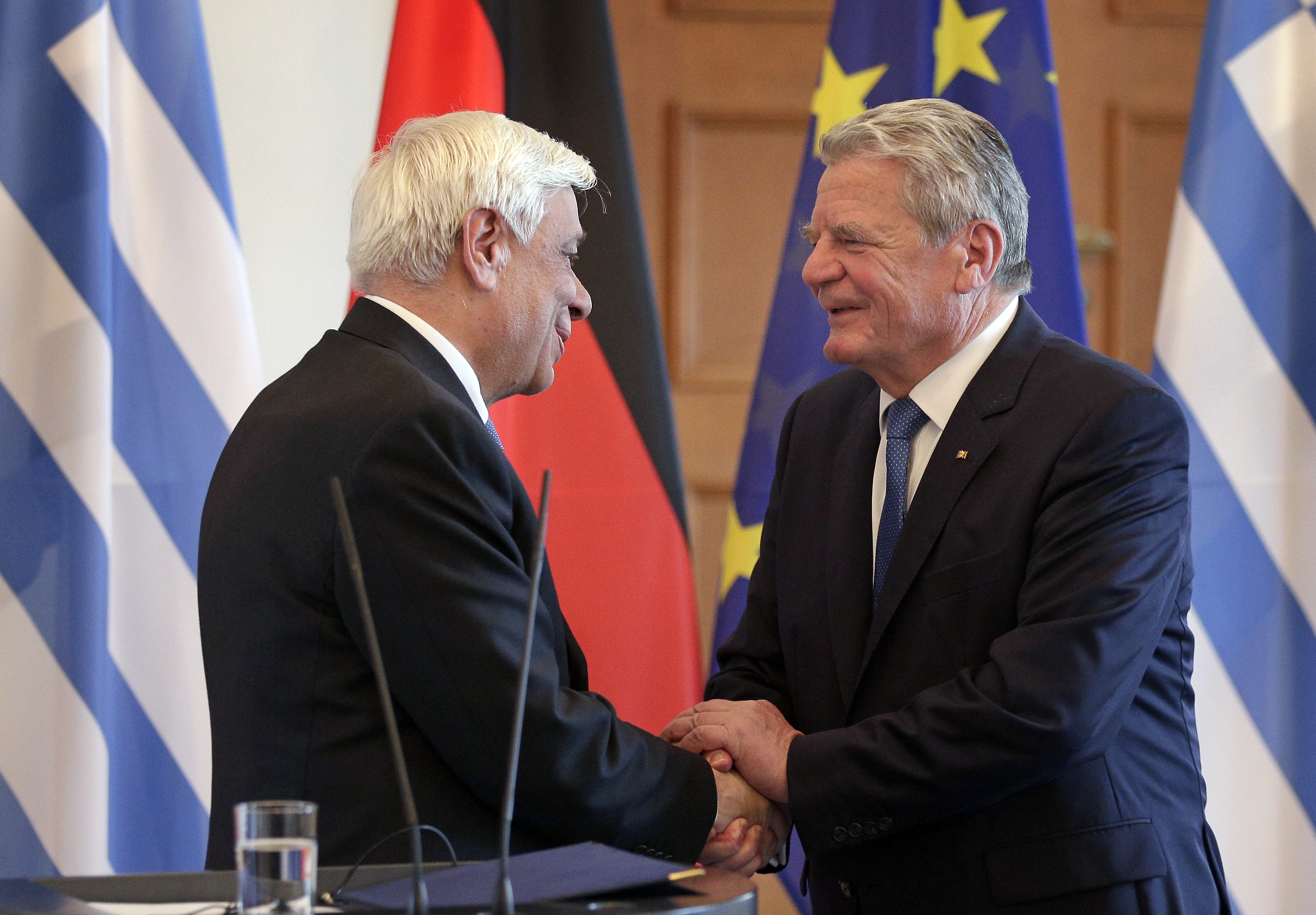 Βερολίνο: Μηνύματα Παυλόπουλου για αποζημιώσεις, χρέος και προσφυγικό