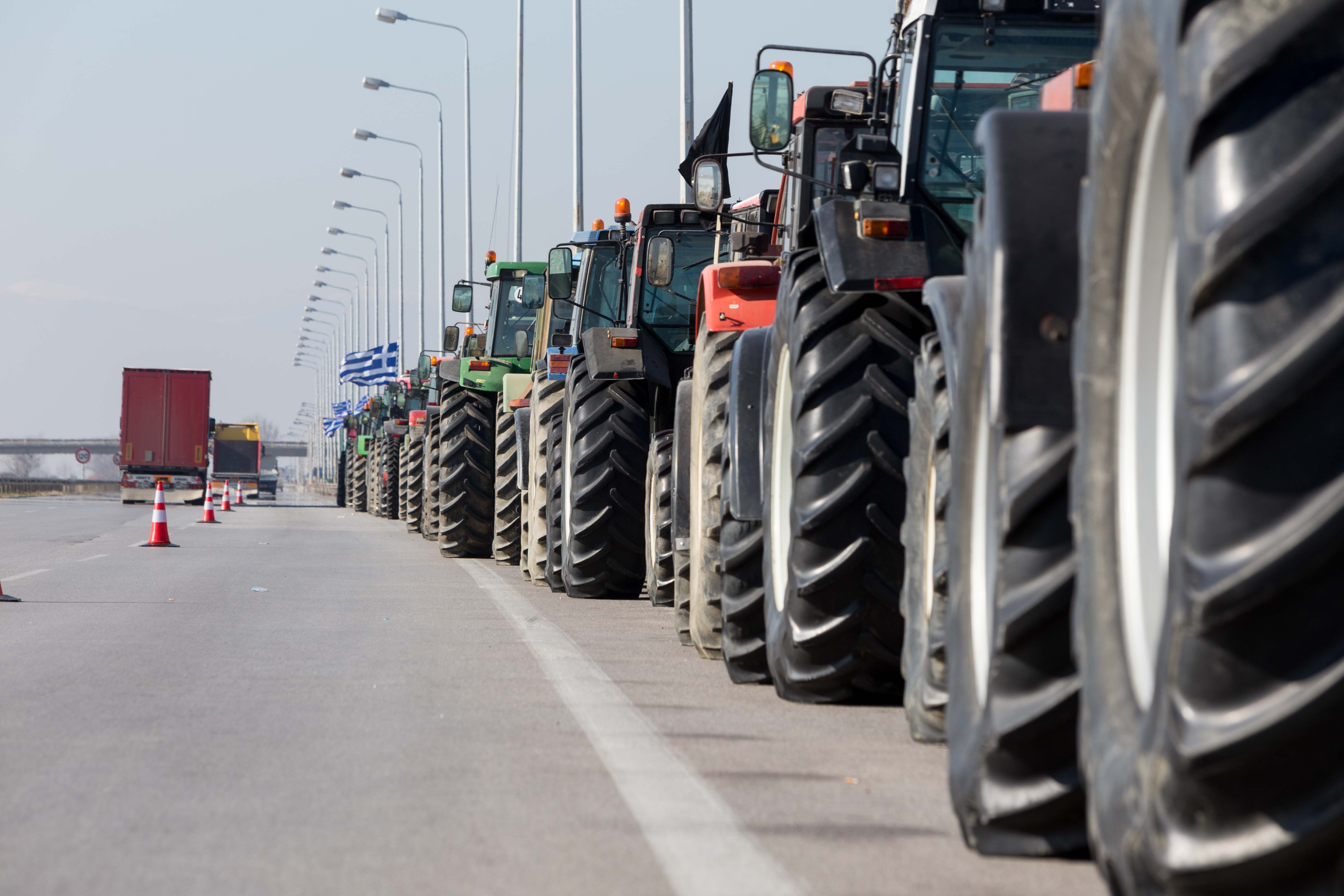 Ακαρπη η συνάντηση Κατρούγκαλου – αγροτών, κλιμακώνουν τις κινητοποιήσεις