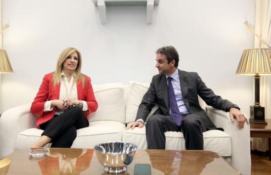 Σε διάλογο απέναντι στον λαϊκισμό συμφώνησαν Γεννηματά-Μητσοτάκης