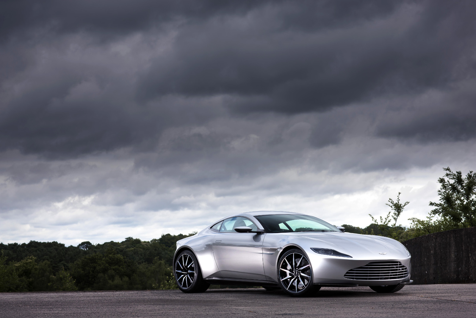 «Στο σφυρί» η Aston Martin DB10 του James Bond